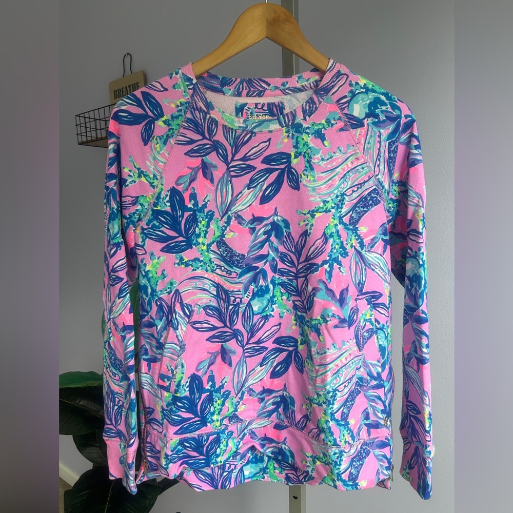 LIKE NEW Lilly Pulitzer Luxletic Beach Comber Pullover Just A Lil Jelly Size XS